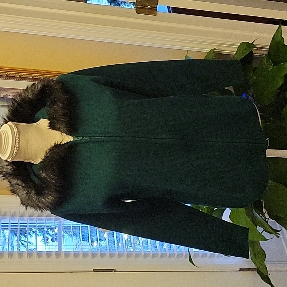 Carolyn Taylor forest green zip front hooded sweater with black/gray fur…S EUC